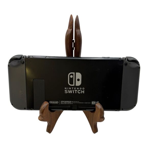 Nintendo Switch withGray Joy-Con (HAC-001-01) & Charger - Picture 4 of 7